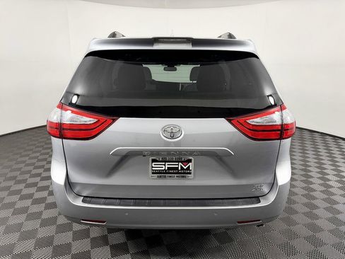 Used 2018 Toyota Sienna XLE w/ XLE Navigation Package AWD/4WD image 10