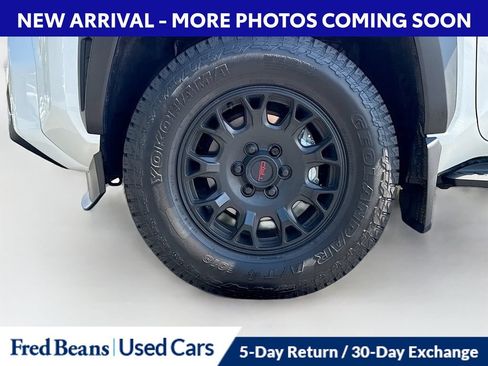 Used 2025 Toyota 4Runner SR5 AWD/4WD image 12
