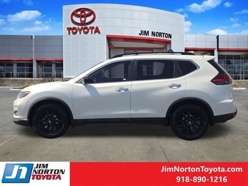 Used 2018 Nissan Rogue SV w/ Premium Package FWD image 5