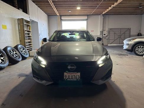 Used 2024 Nissan Altima 2.5 SR w/ SR Premium Package FWD image 2