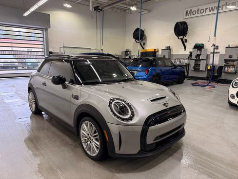 Used 2024 MINI Cooper SE FWD image 6