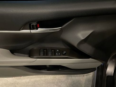 Certified 2022 Toyota Camry SE image 13