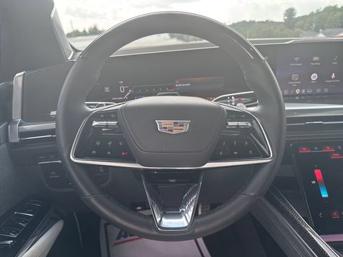 Used 2025 Cadillac Escalade V AWD/4WD image 17