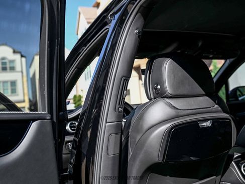 Used 2018 Bentley Bentayga image 54