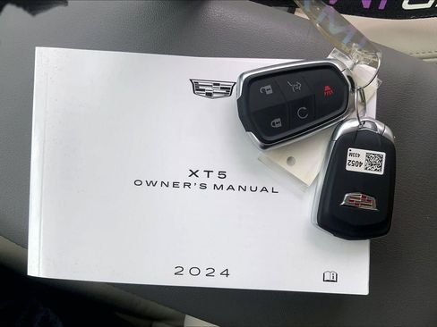 Used 2024 Cadillac XT5 Premium Luxury w/ Technology Package AWD/4WD image 12