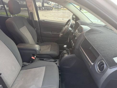 Used 2012 Jeep Compass Latitude w/ Sun/Sound Group FWD image 21