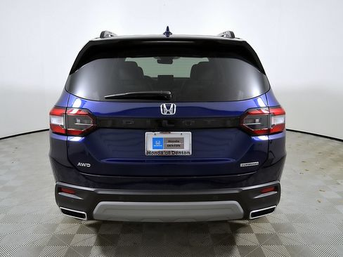 Used 2025 Honda Pilot Touring image 9