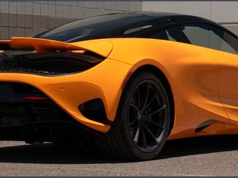 Used 2025 McLaren 750S image 6