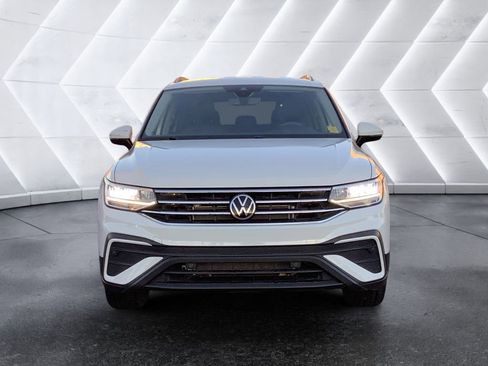 Used 2022 Volkswagen Tiguan SE image 2