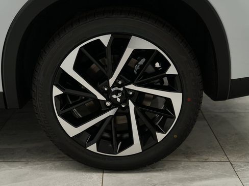 Used 2024 Mitsubishi Outlander SE image 42