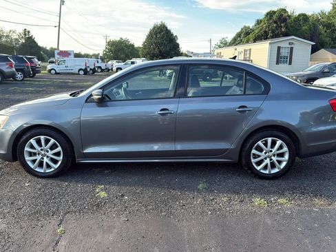 Used 2012 Volkswagen Jetta SE FWD image 3