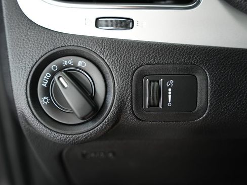 Used 2020 Dodge Journey SE w/ SE Popular Equipment Group FWD image 43