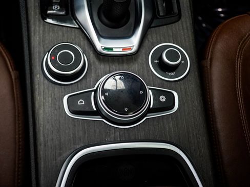 Used 2022 Alfa Romeo Stelvio Ti image 18