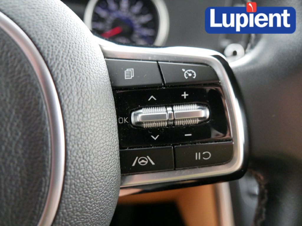 Used 2024 Kia Carnival LX FWD image 25