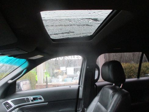 Used 2014 Ford Explorer XLT w/ Equipment Group 202A image 13