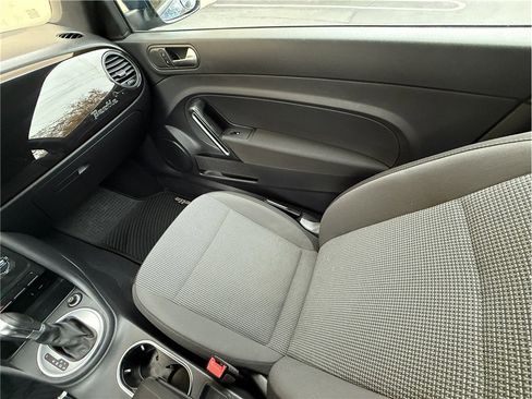 Used 2019 Volkswagen Beetle 2.0T S image 11