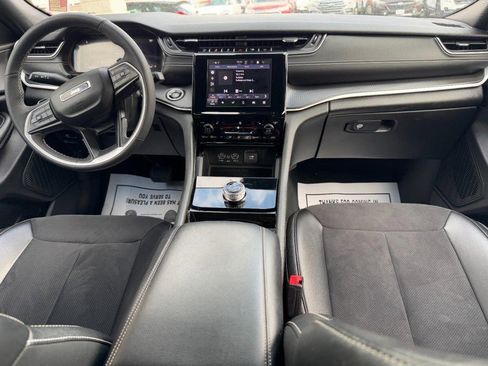 Used 2023 Jeep Grand Cherokee L Laredo AWD/4WD image 9
