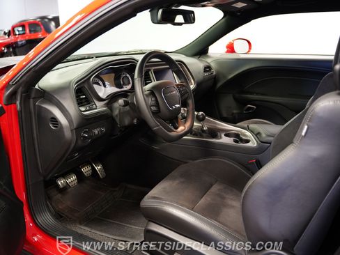 Used 2022 Dodge Challenger R/T Scat Pack RWD image 4