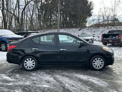 Used 2012 Nissan Versa SV image 3