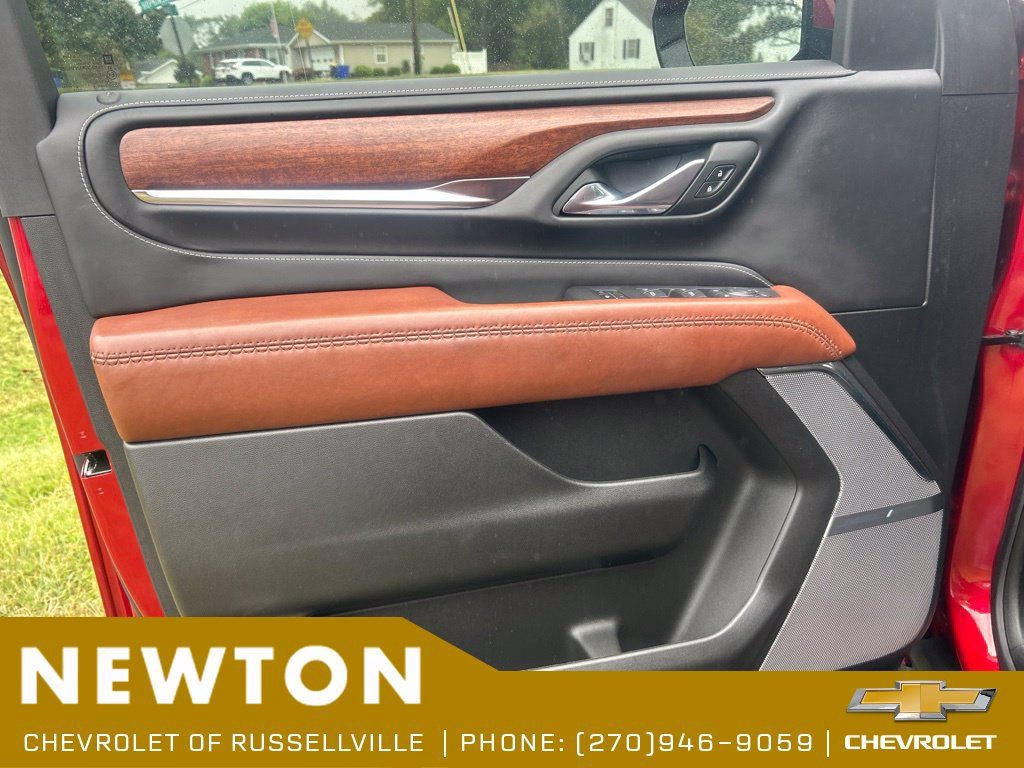 Used 2024 GMC Yukon XL Denali Ultimate AWD/4WD image 8