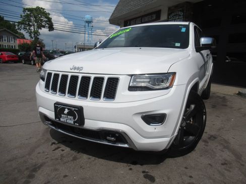 Used 2015 Jeep Grand Cherokee Overland w/ Advanced Technology Group AWD/4WD image 28