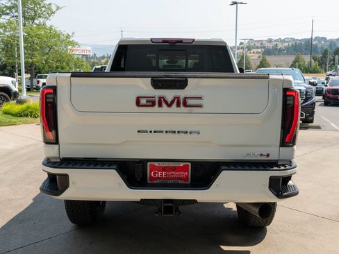 Used 2024 GMC Sierra 2500 AT4 w/ AT4 Premium Plus Package AWD/4WD image 6