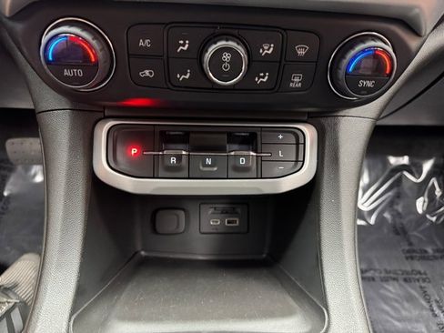 Used 2023 GMC Acadia SLT w/ Preferred Package image 19