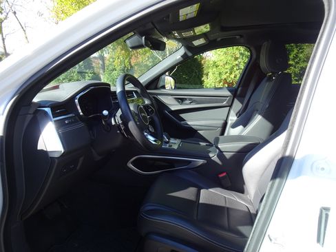 New 2025 Jaguar F-PACE R-Dynamic S image 2