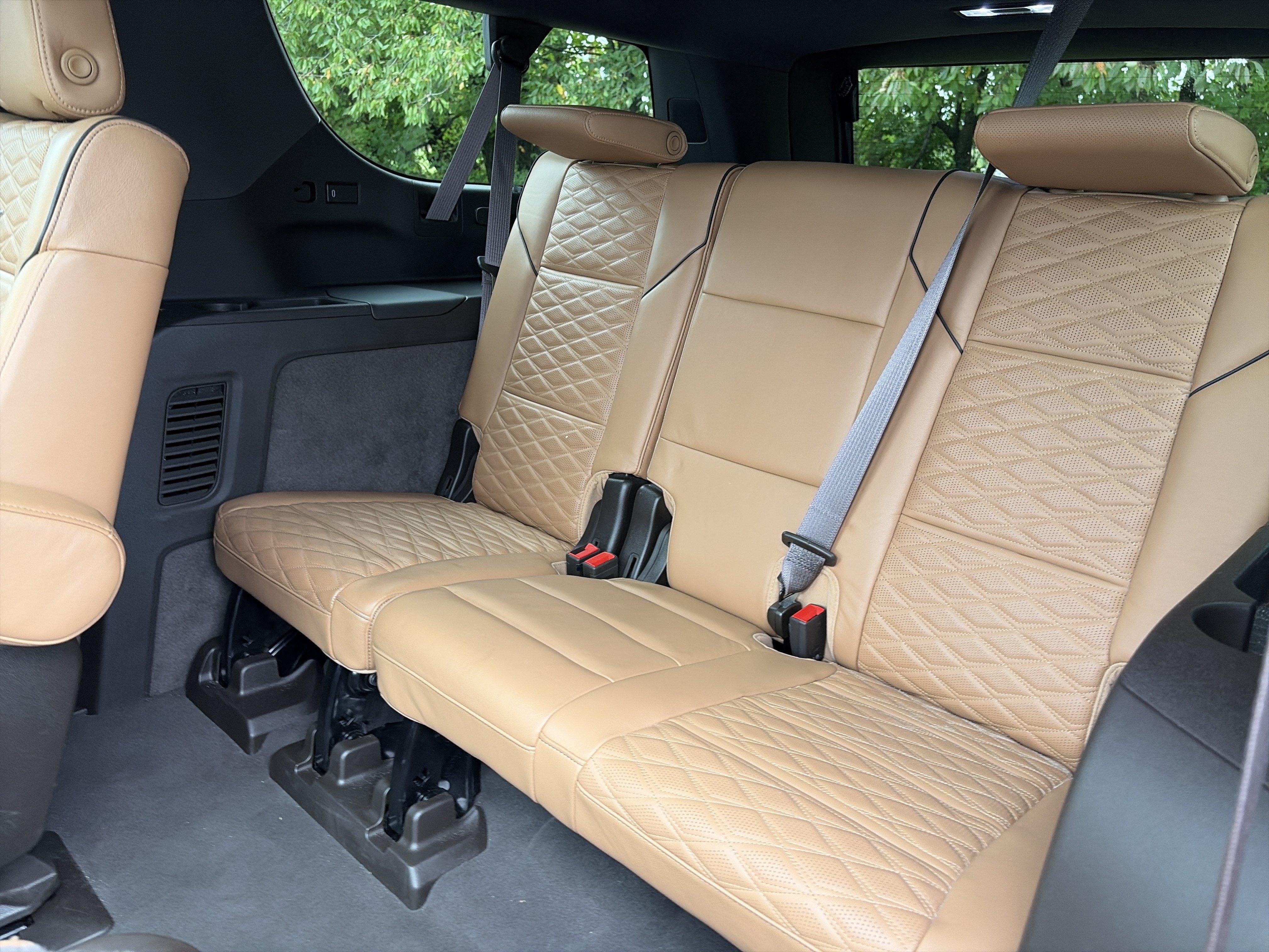 Used 2023 Cadillac Escalade ESV Premium Luxury w/ Performance Package AWD/4WD image 26