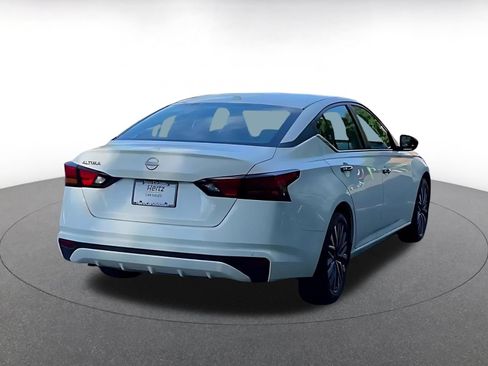 Used 2025 Nissan Altima 2.5 SV FWD image 14