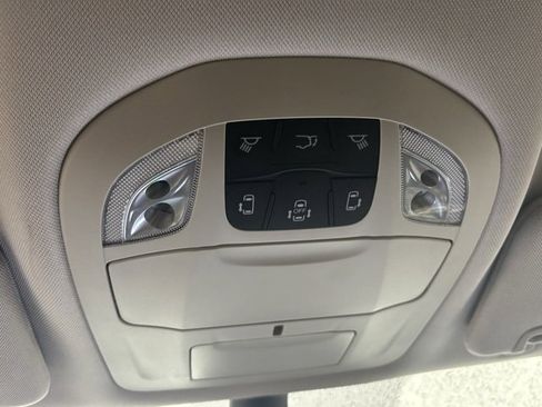Used 2024 Chrysler Pacifica Select image 38