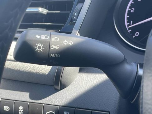 Used 2021 Toyota Camry SE w/ Convenience Package image 11