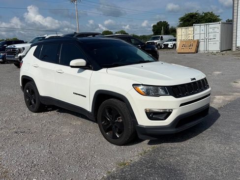 Used 2021 Jeep Compass Latitude FWD image 2