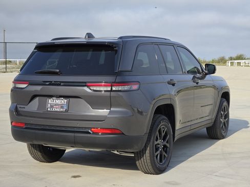 New 2025 Jeep Grand Cherokee 4WD image 4