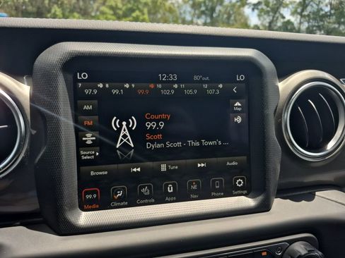 Used 2023 Jeep Wrangler Unlimited Sahara w/ Cold Weather Group AWD/4WD image 22