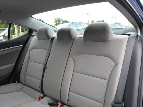 Used 2020 Hyundai Elantra SE FWD image 19