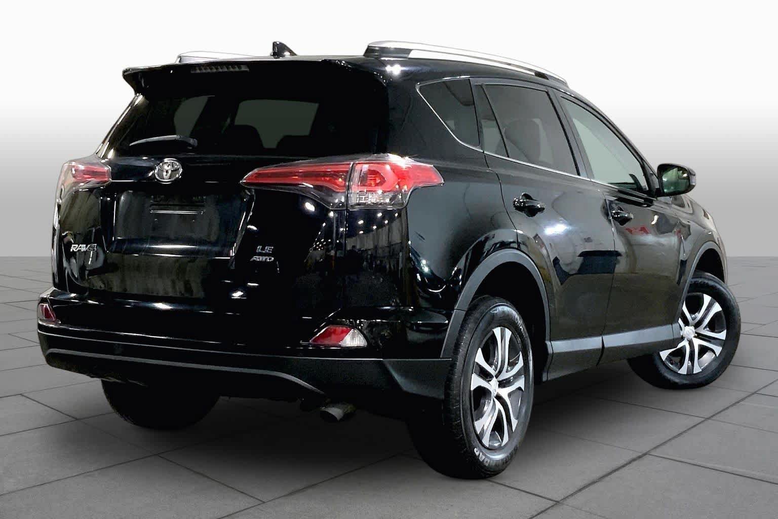 Used 2016 Toyota RAV4 LE AWD/4WD image 13