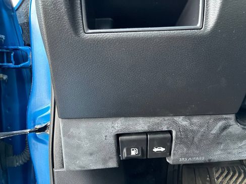 Used 2020 Nissan Versa SV FWD image 14