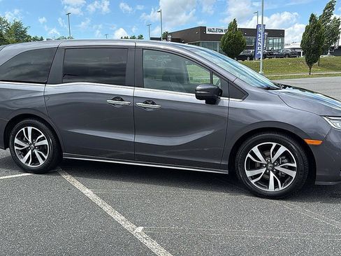 Used 2023 Honda Odyssey Touring image 3