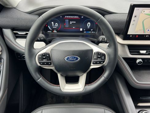 Used 2025 Ford Explorer Active w/ Active Comfort Package image 14