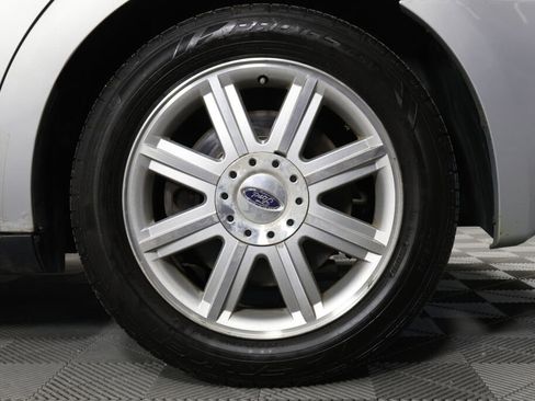 Used 2005 Ford Five Hundred Limited image 8