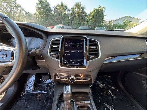 Used 2018 Volvo XC90 T6 Momentum w/ Convenience Package AWD/4WD image 11