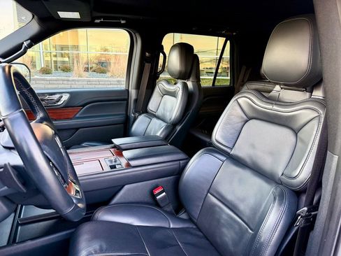 Used 2023 Lincoln Navigator Reserve image 9