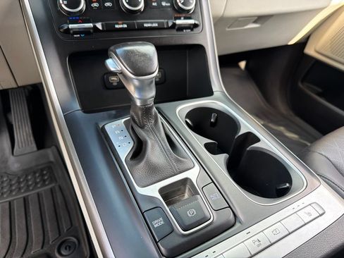 Certified 2024 Kia Carnival LX FWD image 13