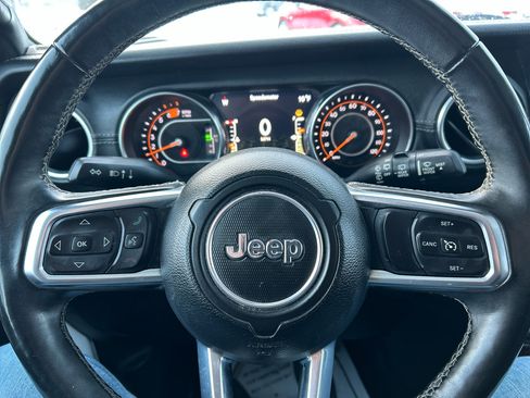 Used 2018 Jeep Wrangler Unlimited Sahara image 11