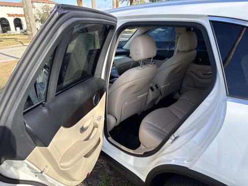 Used 2022 Mercedes-Benz GLC 300 image 12