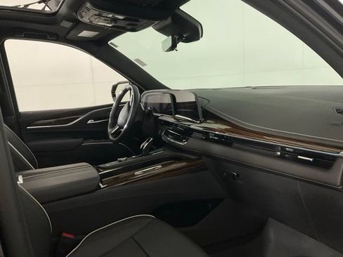 Used 2024 Cadillac Escalade ESV Premium Luxury w/ Performance Package AWD/4WD image 26