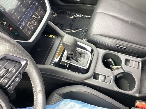 Used 2025 Subaru Forester Limited AWD/4WD image 25