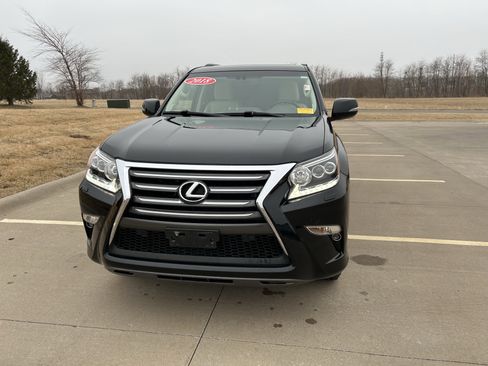 Used 2018 Lexus GX 460 Luxury w/ Preferred Accessory Package image 8