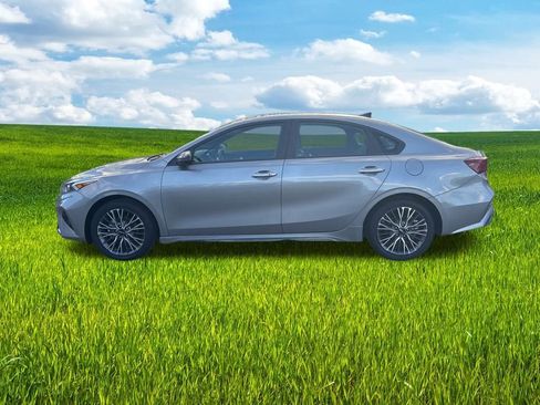 Used 2024 Kia Forte GT-Line image 2